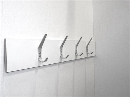 Klädhängare 4-krok, trävägg